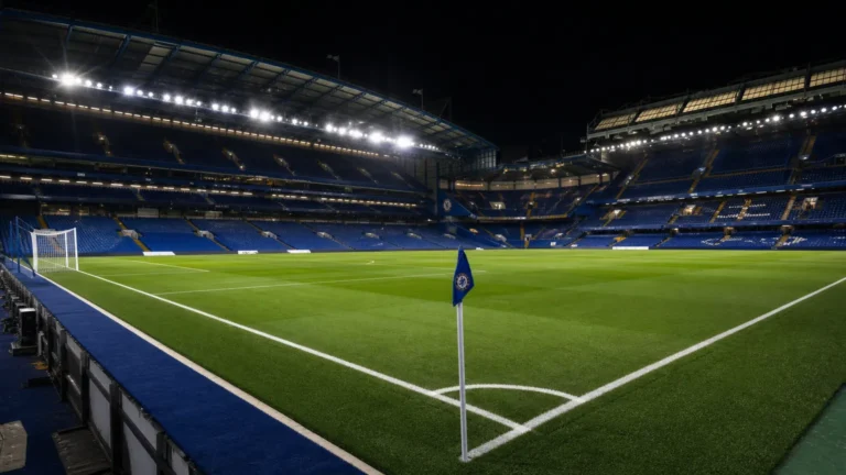 Stamford Bridge in Londen, klaar voor een Europese voetbalavond.