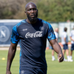 Romelu Lukaku in Napoli-tenue op het trainingscomplex.