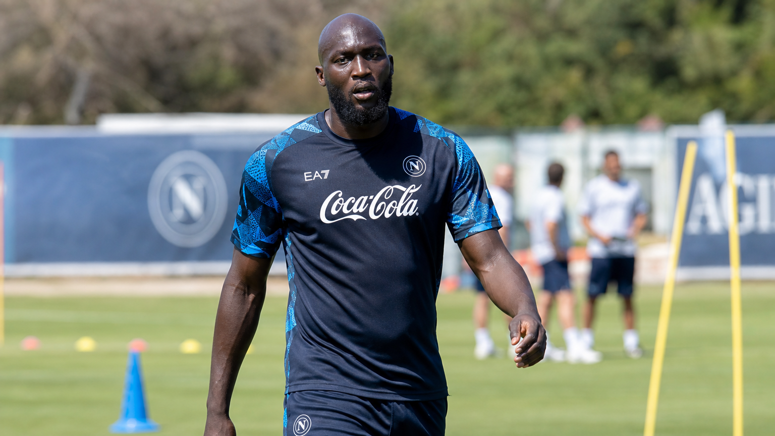 Romelu Lukaku in Napoli-tenue op het trainingscomplex.