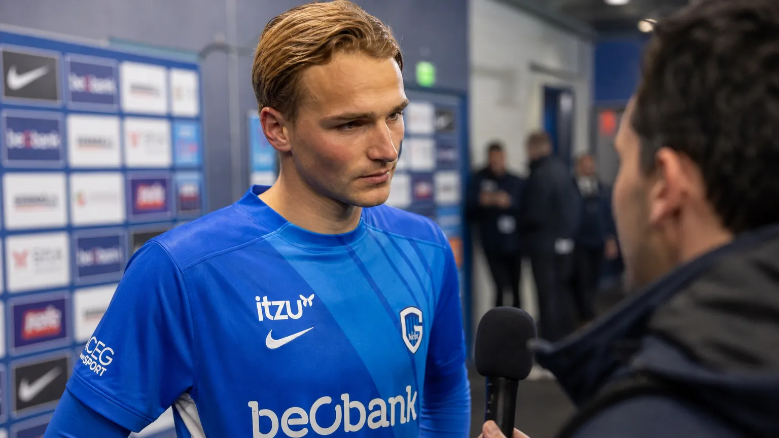 Matte Smets van KRC Genk tijdens een interview na de wedstrijd.