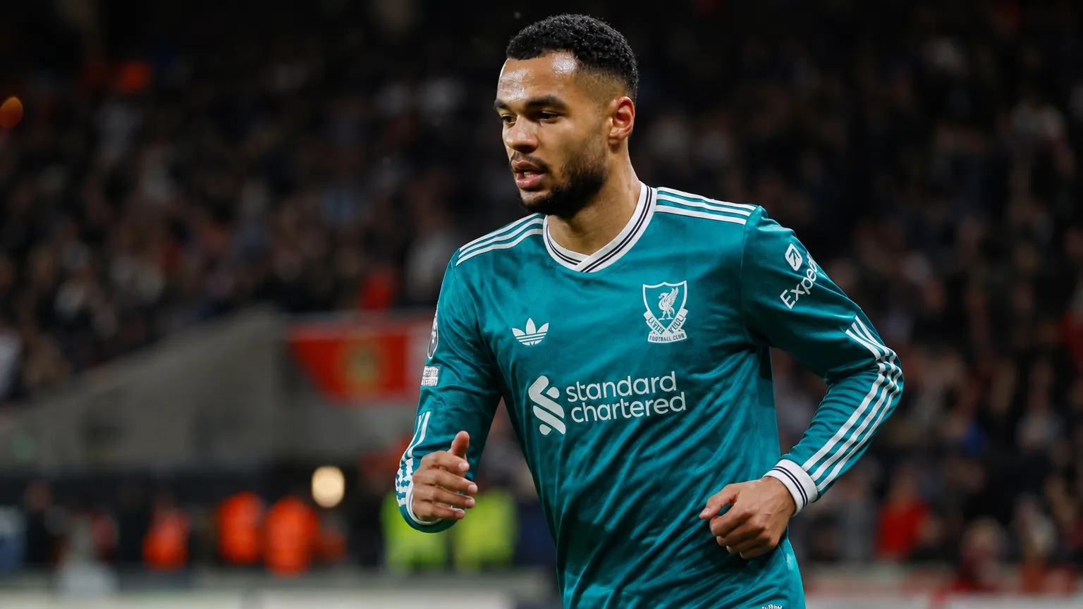 Voetbalpersbeeld in een stadioncontext bij transfernieuws.