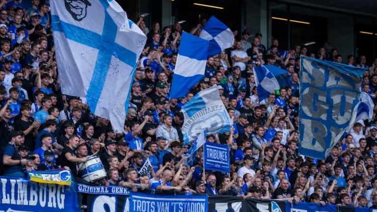 Voetbalpersbeeld in een wedstrijdcontext bij Dinamo City.