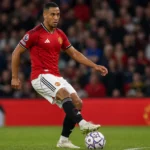Youri Tielemans in het tenue van Manchester United tijdens een wedstrijdmoment.