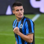 Nicolo Tresoldi van Club Brugge reageert op het veld na zijn doelpunt in de Brugse derby.