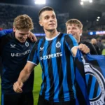Nicolò Tresoldi van Club Brugge viert op het veld na de Brugse derby.