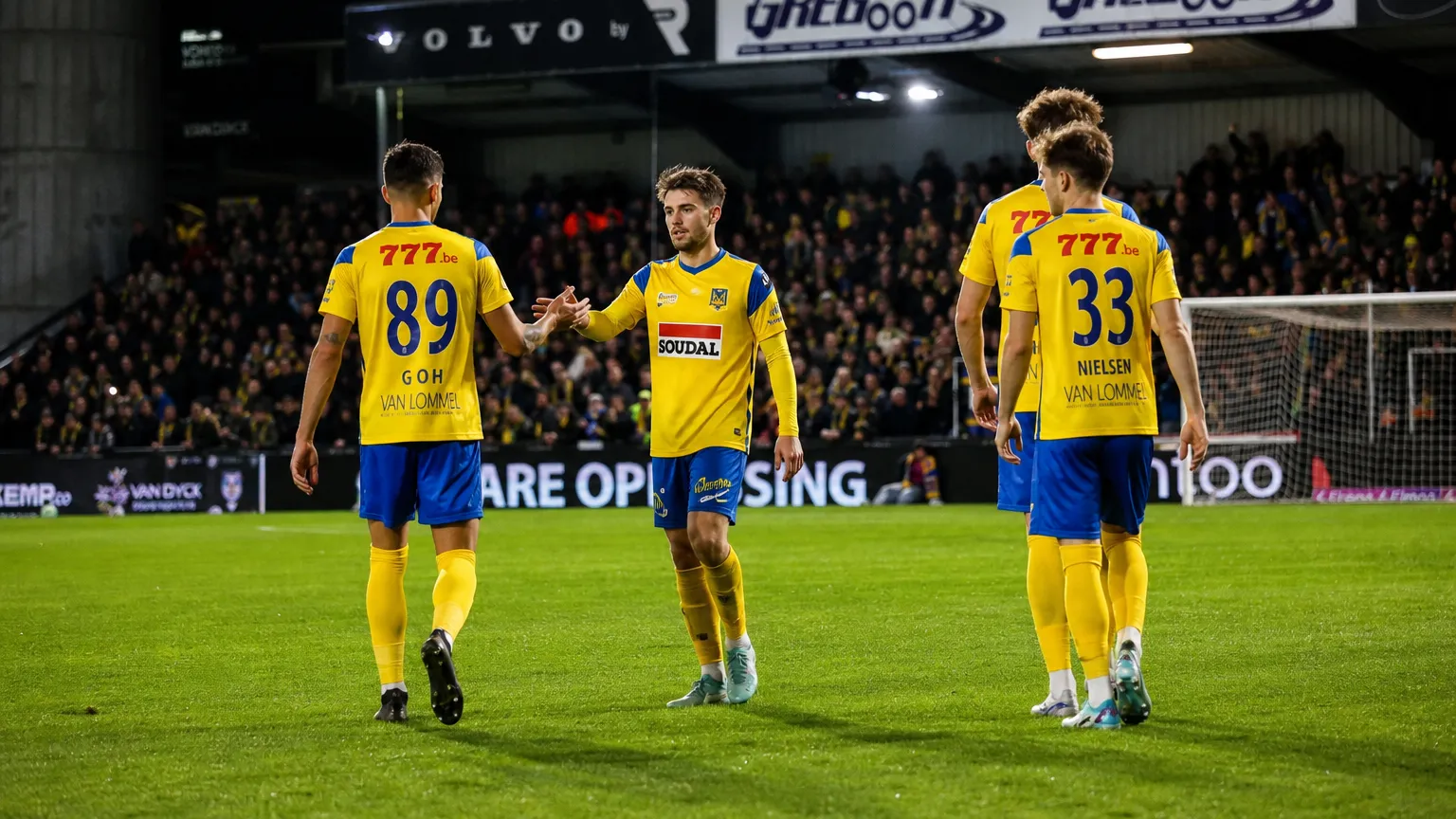Voetbalpersbeeld bij transfernieuws rond een middenvelder.