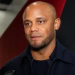 Vincent Kompany spreekt na afloop van een wedstrijd in een Bayern München-mixed zone.