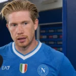 Kevin De Bruyne spreekt na een wedstrijd in de mixed zone van Napoli.