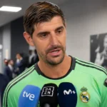 Thibaut Courtois geeft na een wedstrijd een interview in de mixed zone van Real Madrid.