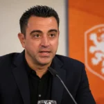 Xavi Hernández spreekt tijdens zijn presentatie als bondscoach van het Nederlands elftal.