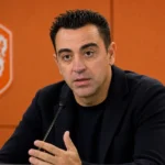 Xavi Hernández spreekt tijdens zijn voorstelling als bondscoach van Nederland.