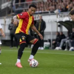 Myron van Brederode van KV Mechelen controleert de bal tijdens een wedstrijd.