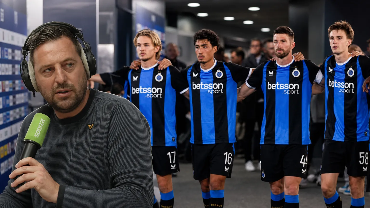 Frank Boeckx spreekt voor een microfoon met blauw-zwarte voetballers op de achtergrond.