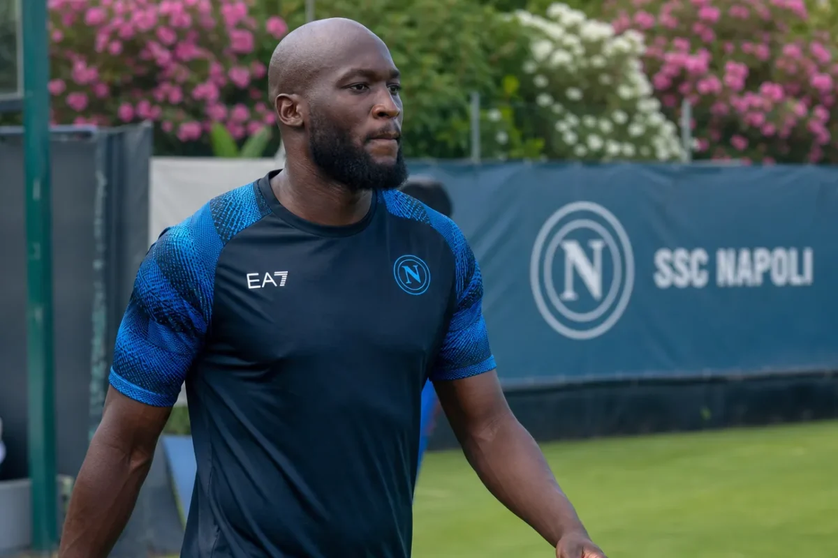 Romelu Lukaku in trainingskleding van SSC Napoli op het trainingscomplex.