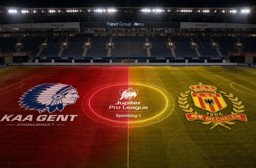 KAA Gent en KV Mechelen centraal in een donkere stadionscan voor speeldag 1
