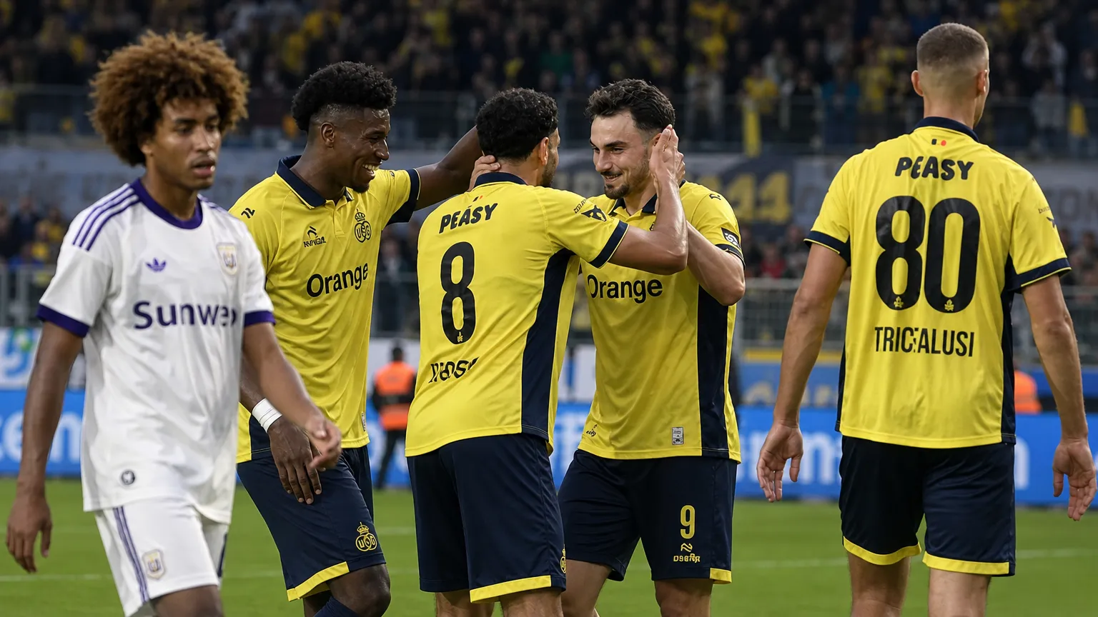 Spelers van Union vieren samen een doelpunt tijdens de Brusselse derby tegen Anderlecht.
