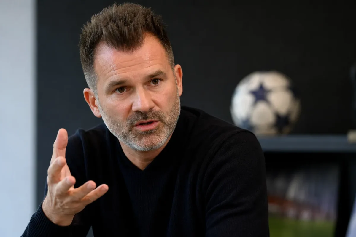 Ivan Leko in gesprek tijdens een interview in een neutrale ruimte.