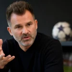 Ivan Leko in gesprek tijdens een interview in een neutrale ruimte.