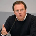 Sven Jaecques spreekt tijdens een persmoment van Antwerp.