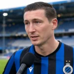 Hans Vanaken van Club Brugge spreekt tijdens een interview met een journalist.