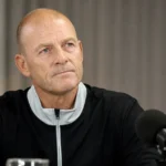 Jess Thorup tijdens een rustig interview in een binnenruimte.
