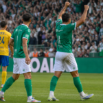 Niet-identificeerbare spelers van Lommel en Westerlo tijdens een wedstrijdmoment.