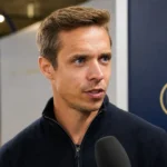 David Hubert spreekt met een journalist in de mixed zone van Union.