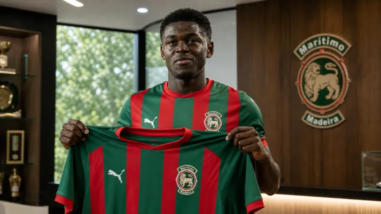 Bryan Limbombe tijdens zijn officiële voorstelling bij Maritimo.