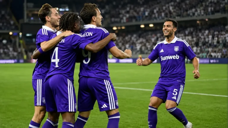 Anderlecht-spelers vieren samen een vroeg doelpunt tijdens een Europese uitmatch.
