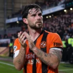 Will Ferry van Dundee United kijkt geconcentreerd tijdens een wedstrijd.