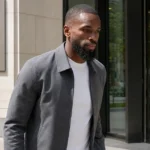 Ivan Toney in neutrale kleding buiten een gerechtsgebouw in Londen.