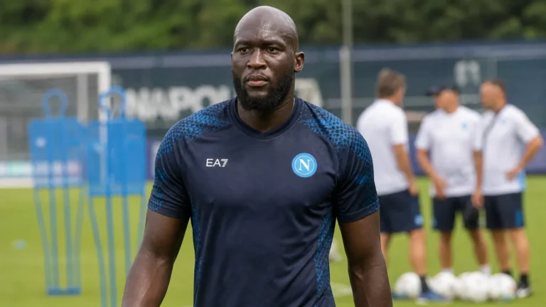 Romelu Lukaku in Napoli-trainingskledij op het trainingscomplex.