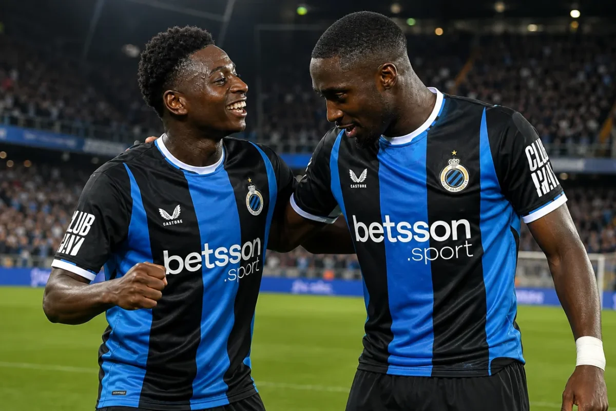 Twee spelers van Club Brugge vieren samen tijdens een wedstrijd in Jan Breydel.