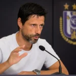 Vitor Bruno spreekt tijdens een persmoment van RSC Anderlecht.