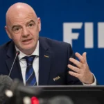 Gianni Infantino spreekt in een FIFA-persomgeving.