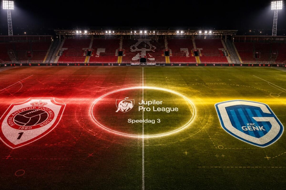Royal Antwerp FC en KRC Genk in een lichtscan boven het Bosuilstadion voor speeldag 3