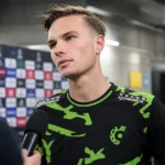 Christiaan Ravych spreekt na de wedstrijd in de mixed zone.