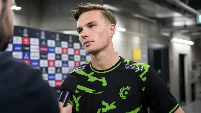 Christiaan Ravych spreekt na de wedstrijd in de mixed zone.
