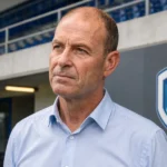 Jess Thorup spreekt na afloop met een journalist in een KRC Genk-omgeving.
