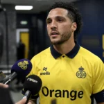 Een Union-speler in de mixed zone van het Dudenpark.