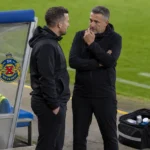De medische zone naast de dug-out van SK Beveren tijdens een wedstrijd.
