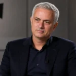 José Mourinho tijdens een rustig interview in een documentairestudio.