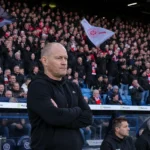 Antwerp-supporters op de tribune tijdens een oefenwedstrijd in Engeland.
