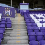 Vrije trap op een tribune van RSC Anderlecht voor een Europese thuiswedstrijd.