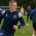 Spelers en staf op het trainingsveld van Millwall.