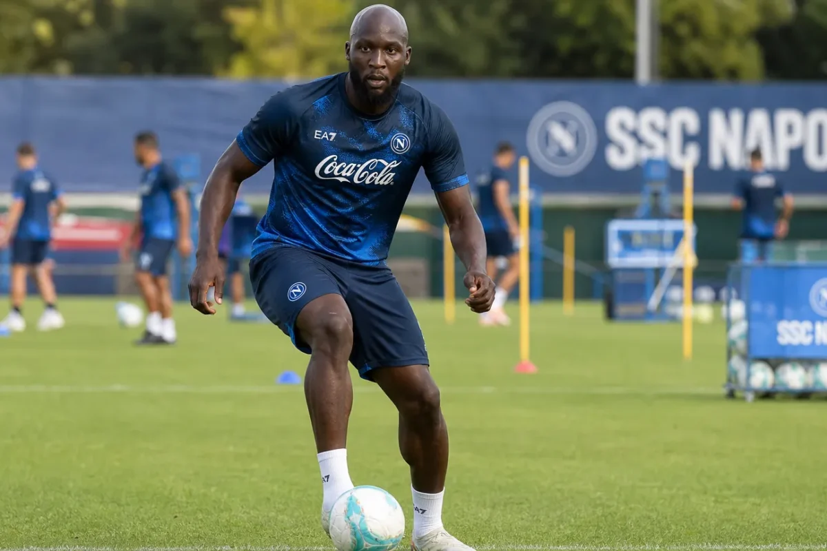 Romelu Lukaku op het trainingsveld van Napoli.