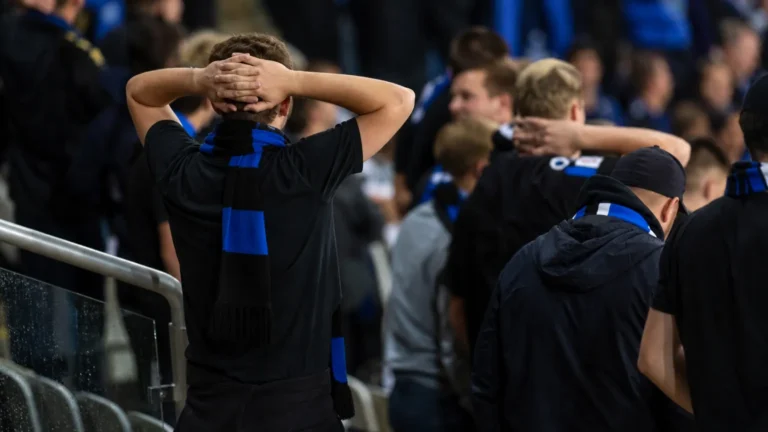 Club Brugge-supporters reageren tijdens een gespannen Supercupavond tegen Union.