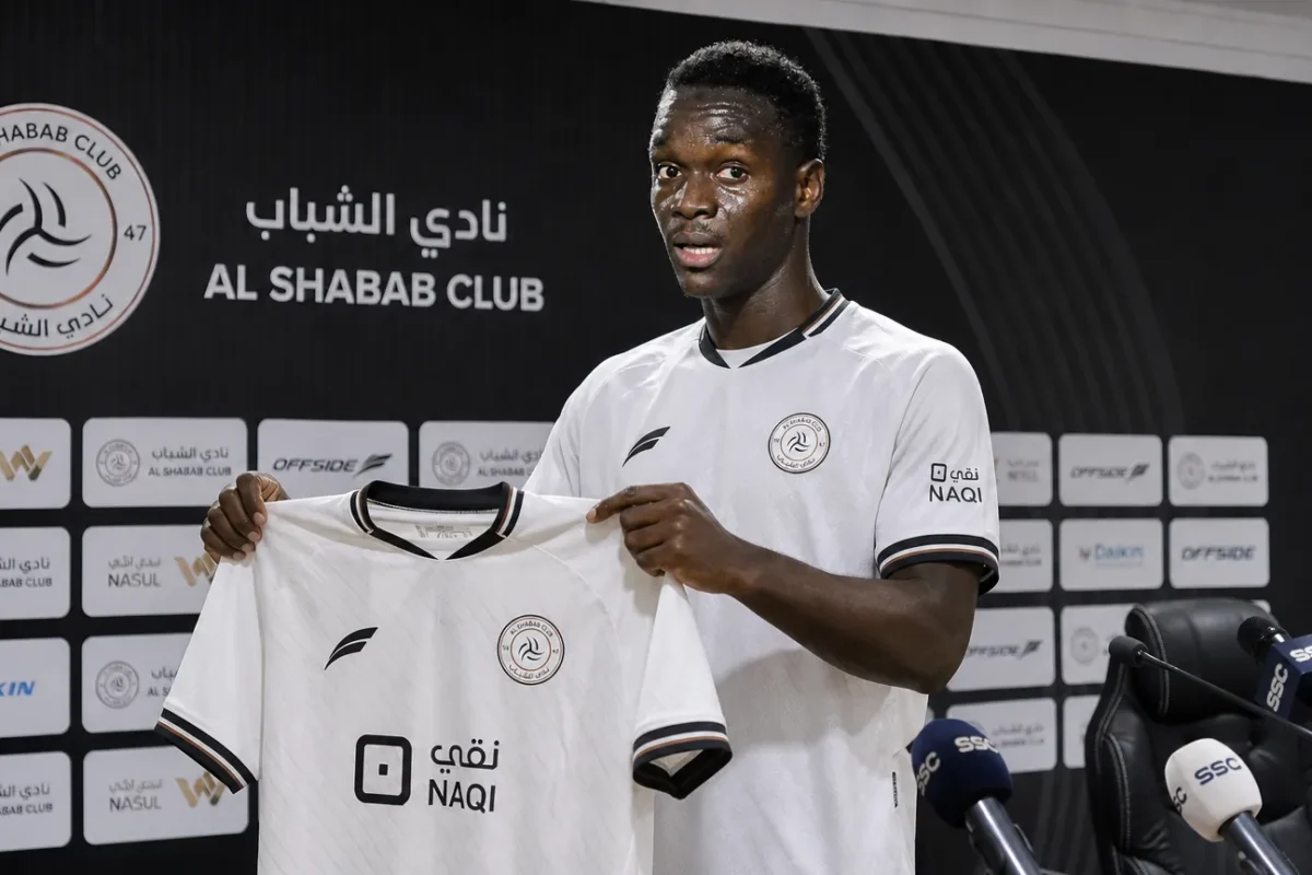 Persruimte in clubkleuren bij officieel transfernieuws.