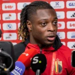 Jérémy Doku tijdens een interview in de mixed zone.
