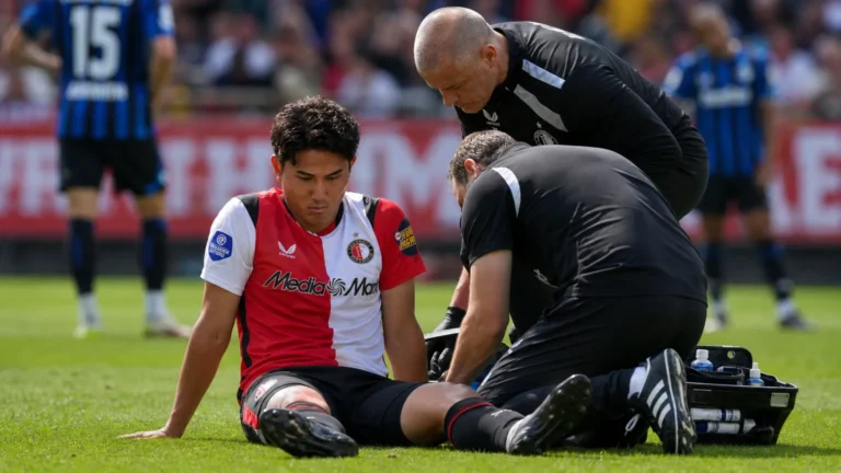 Feyenoord-context rond een oefenwedstrijd in De Kuip.